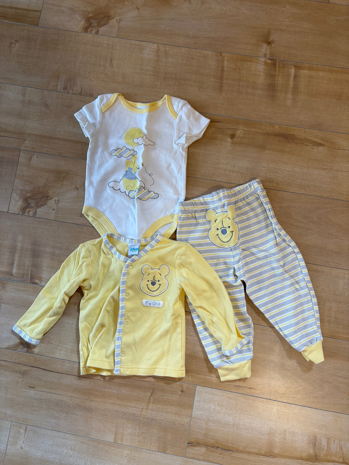 Ensemble 3 pièce 12 mois disney état neuf