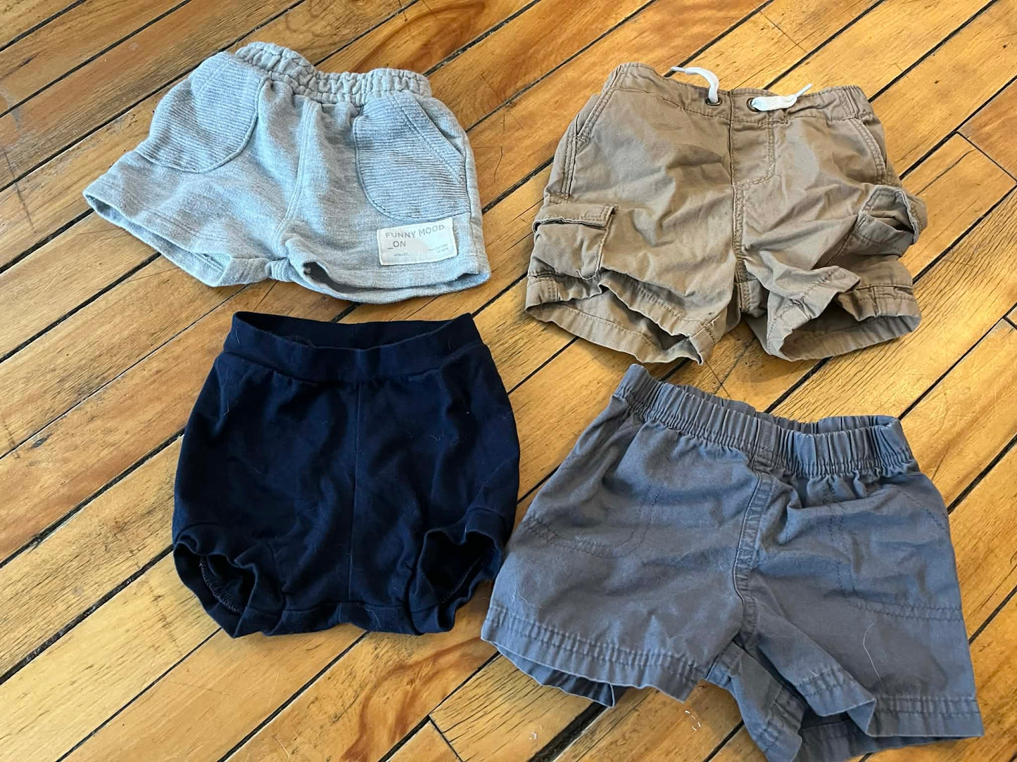Lot de short 3 à 9 mois Marque diverse( gagou tagou, carter’s)