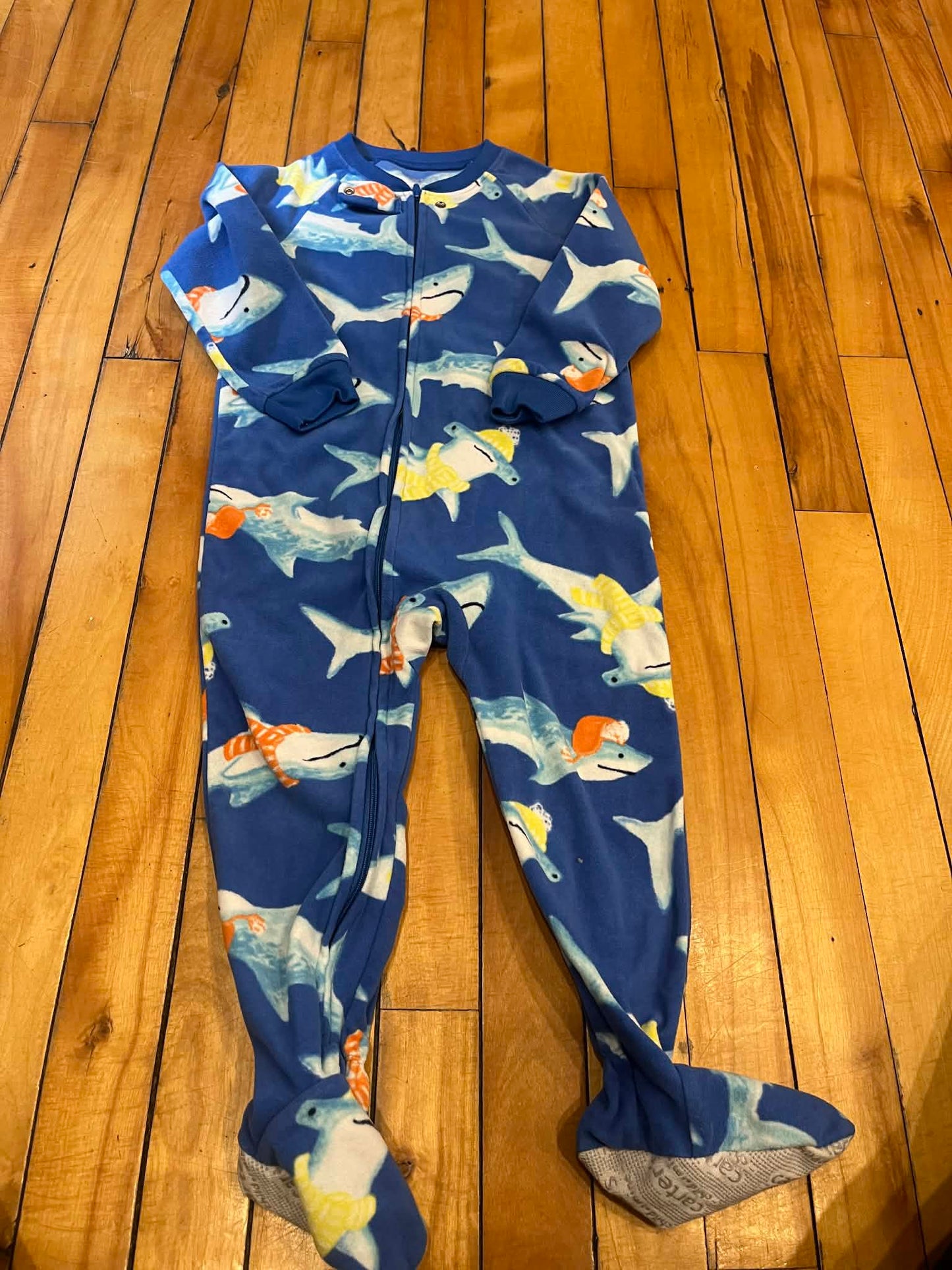 Pyjama carter’s 3T état neuf🦈