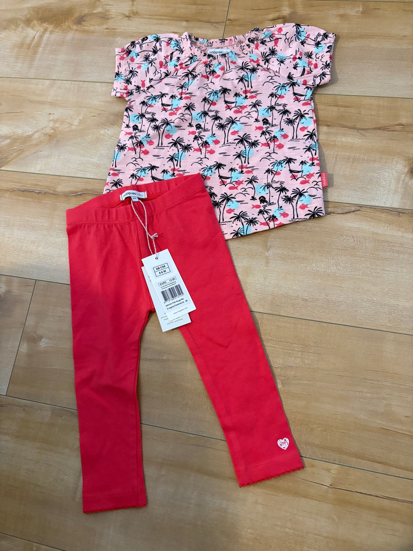 Ensemble neuf avec etiquette noppie 4-6 mois