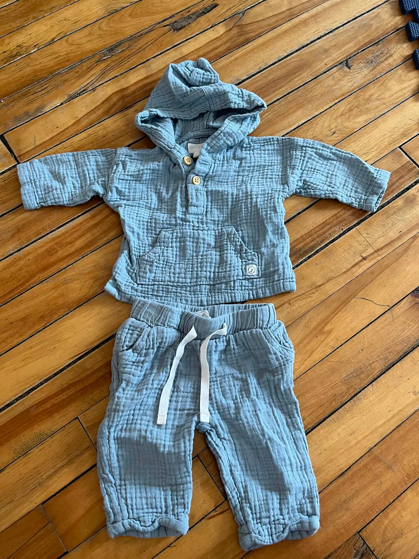 Ensemble little planet 3 mois neuf Valeur de 35$ chez carter’s