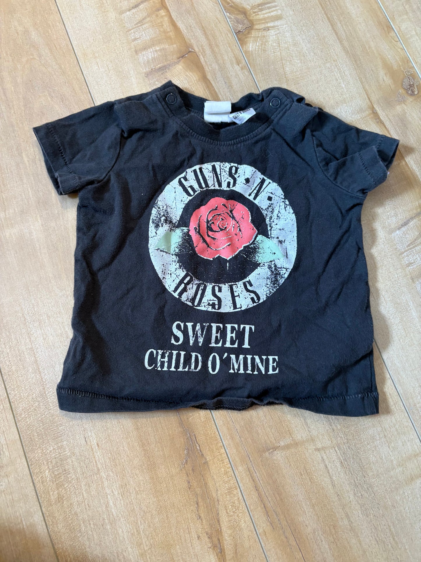 T-shirt gun and rose H&m 4-6 mois