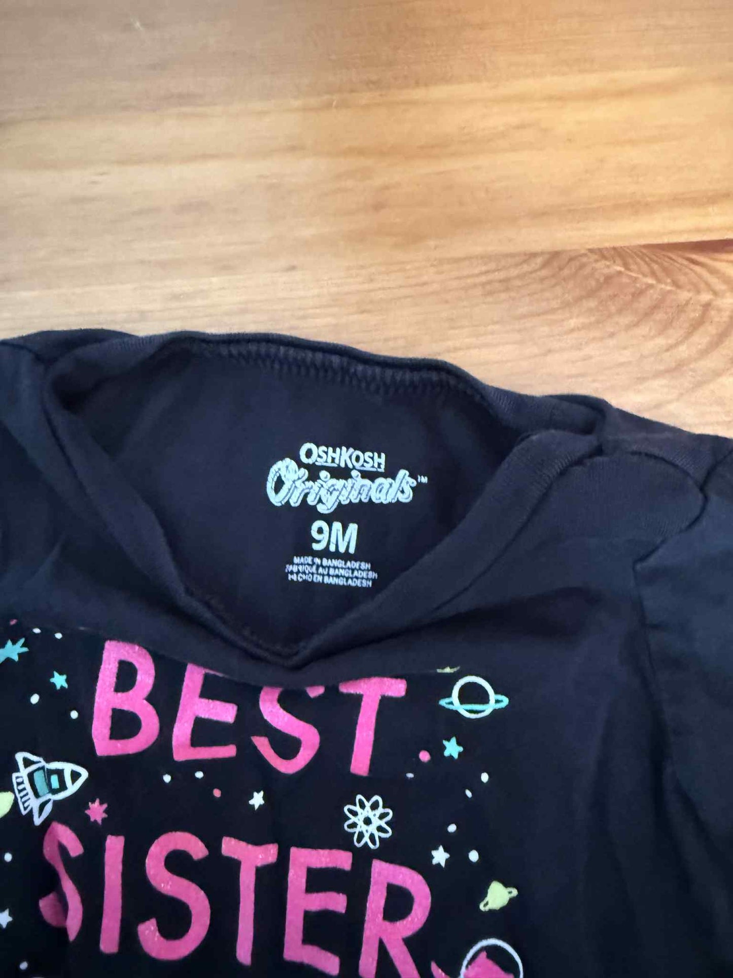 t-shirt oskshosh neuf 9 mois