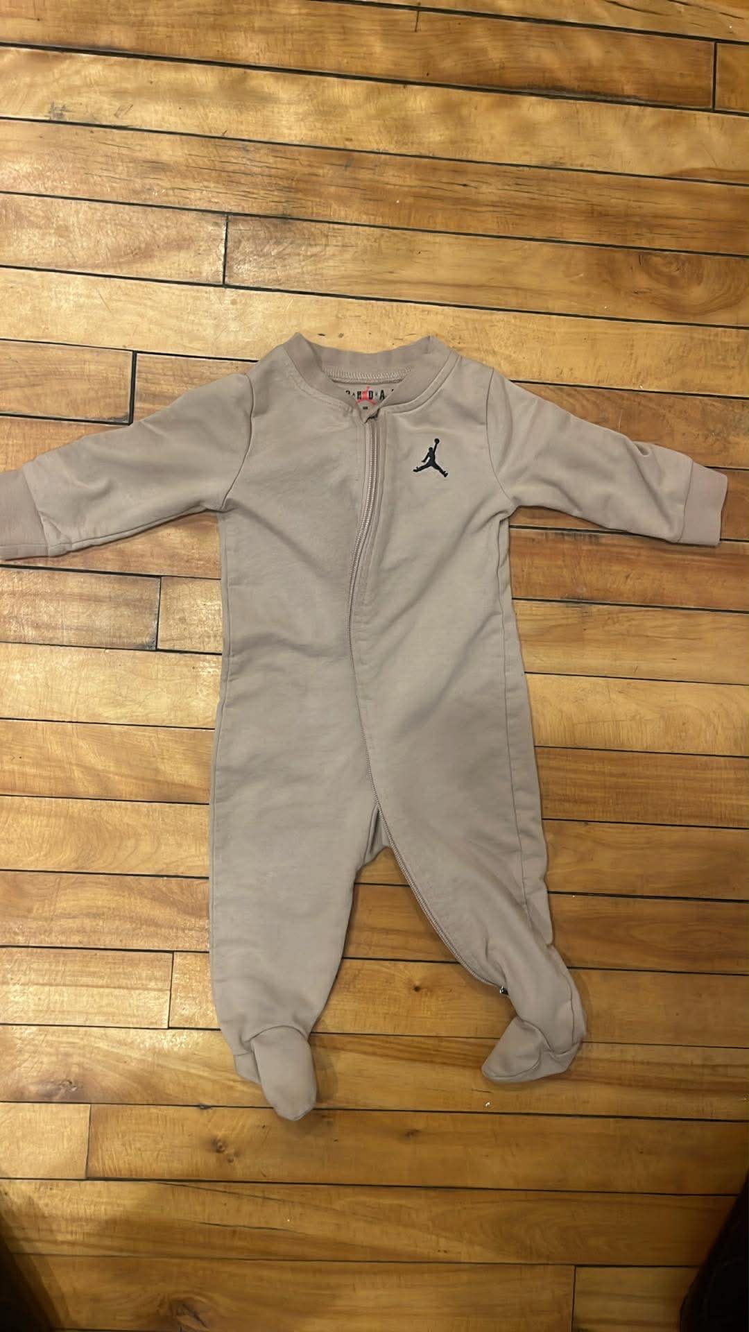 Pyjama jordan 9 mois(consignmb)