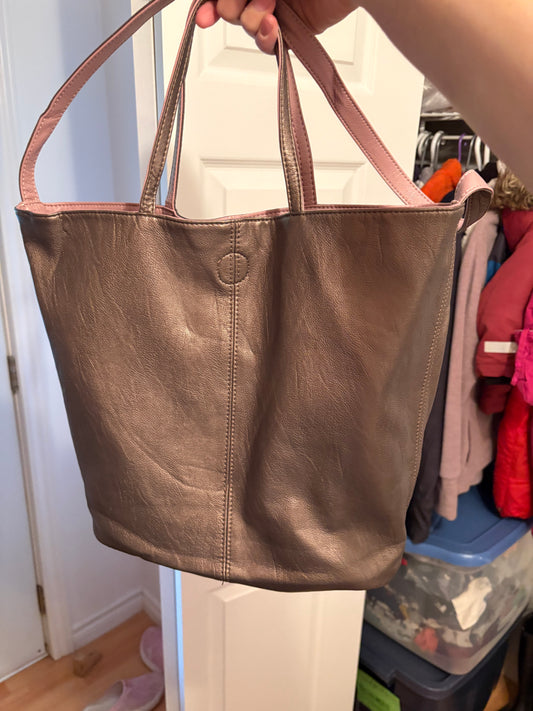 Sac fourre tout neuf réversible 🩷 cuir végane je pense
