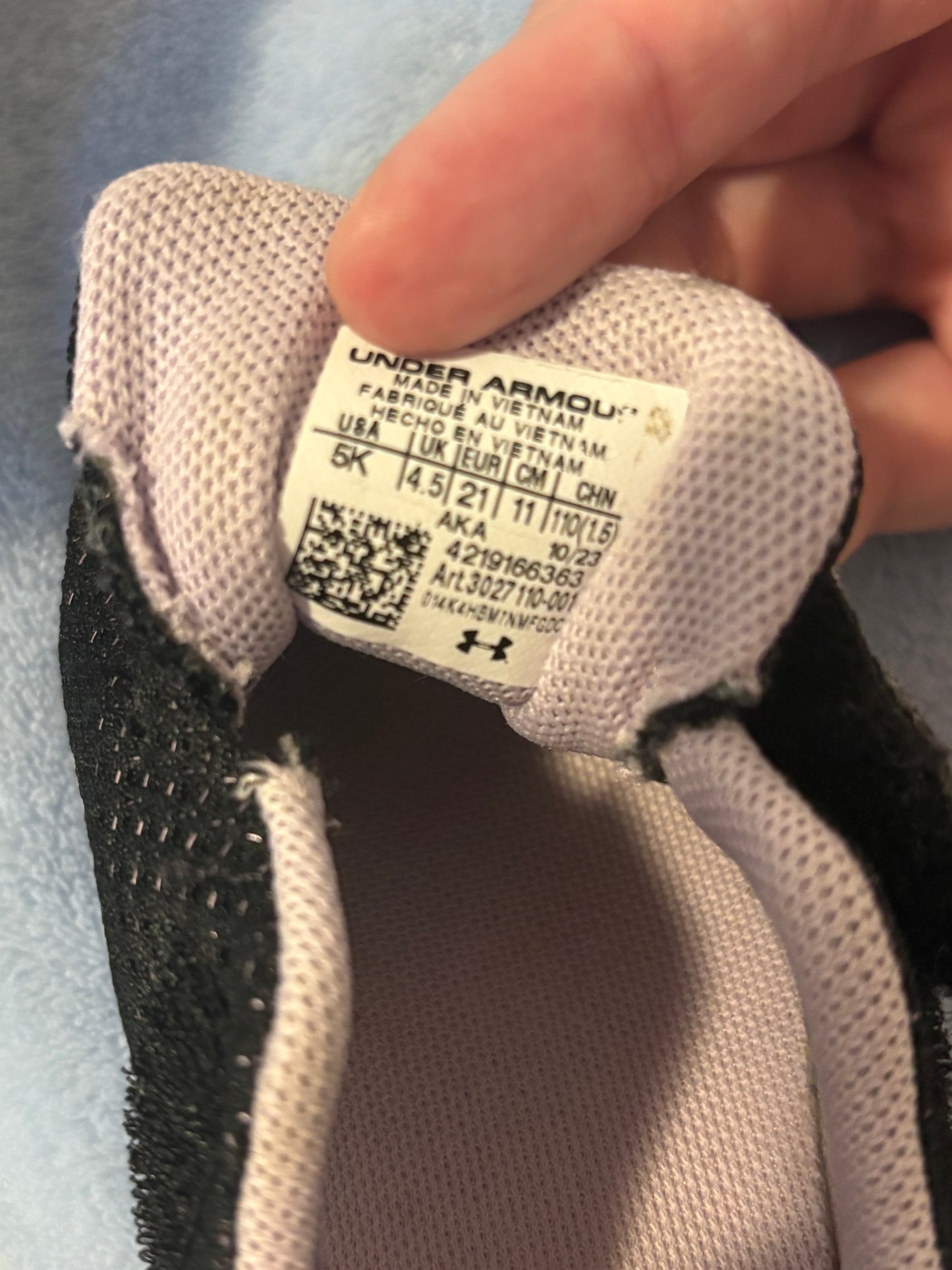 Soulier Under armour état neuf pour bébé taille 5 us