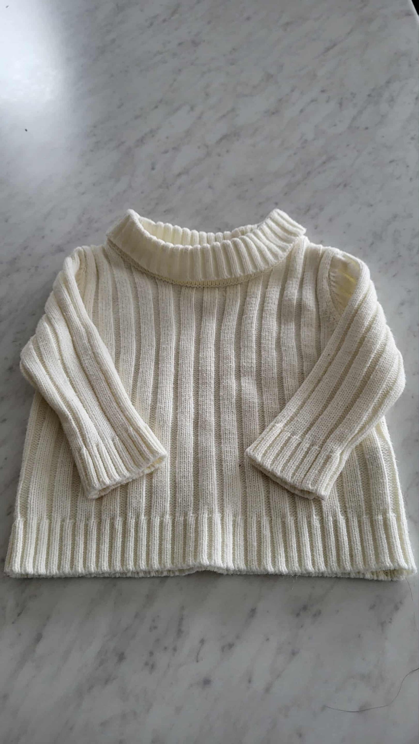 Pull 9-12 mois (internet) état neuf