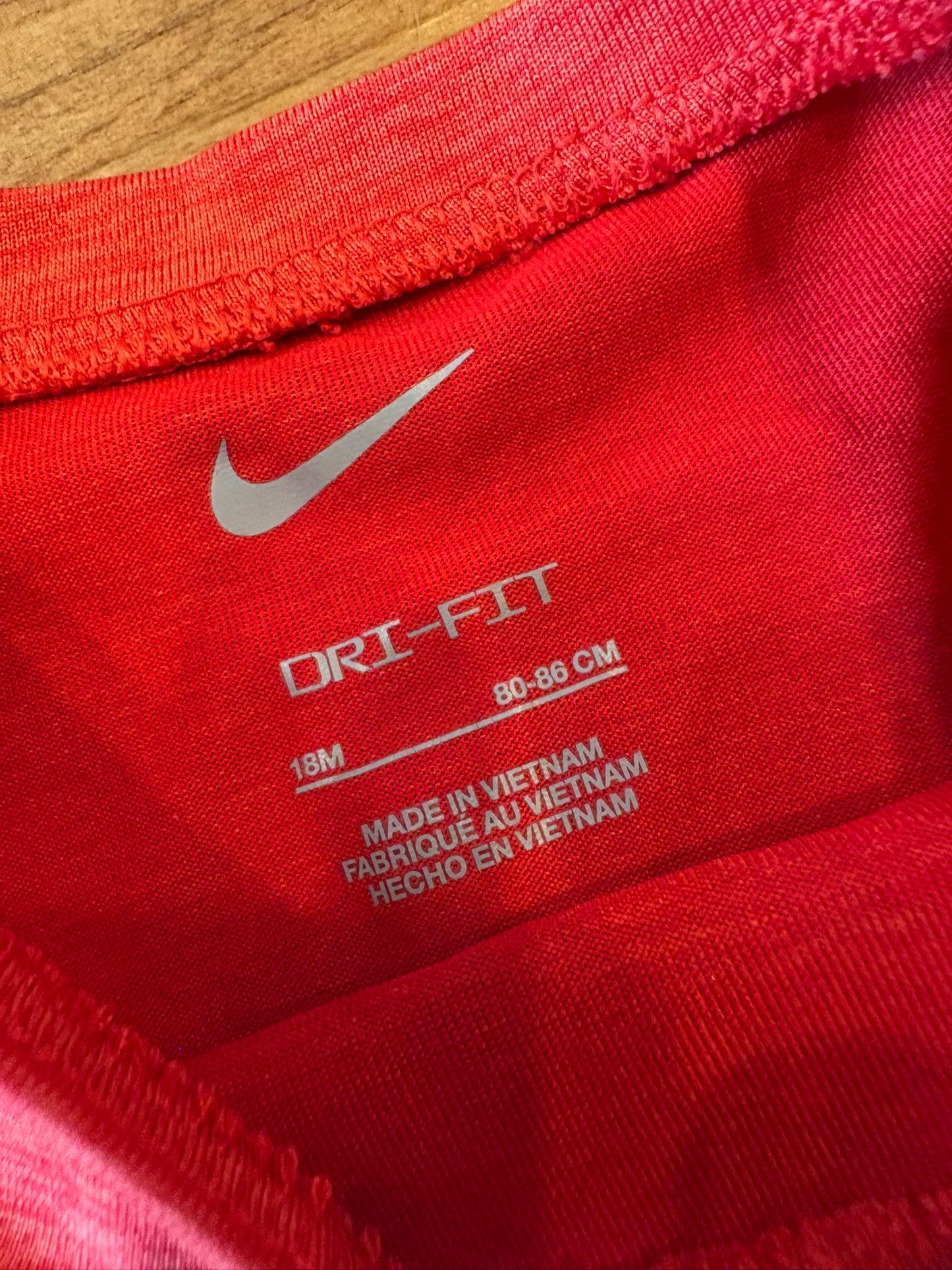 T-shirt nike 18 mois (cmb)