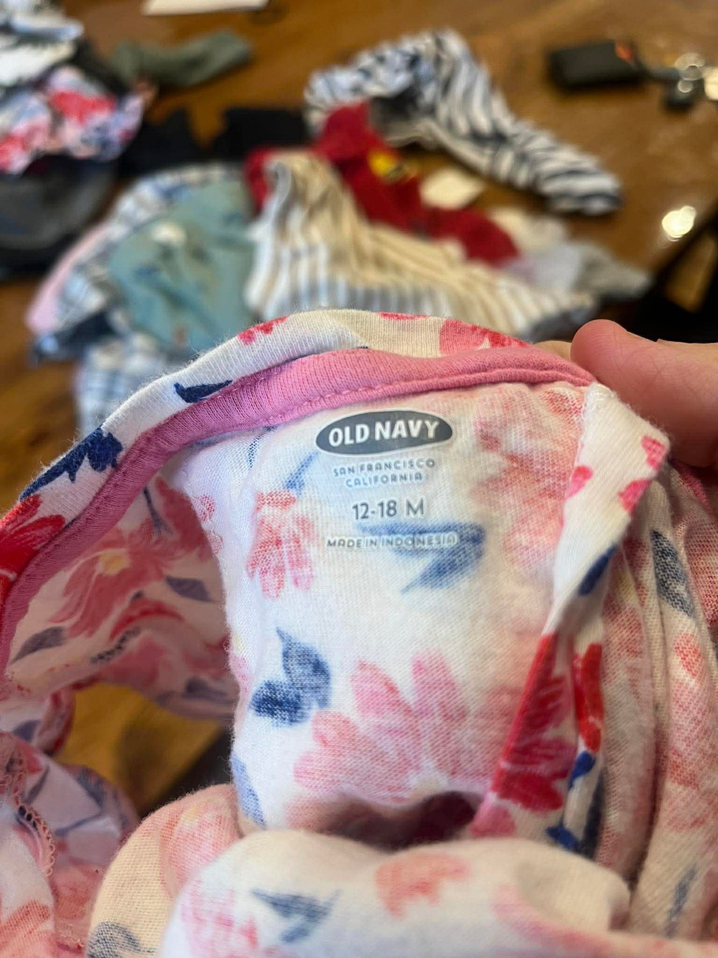 T-shirt old navy 12-18 mois