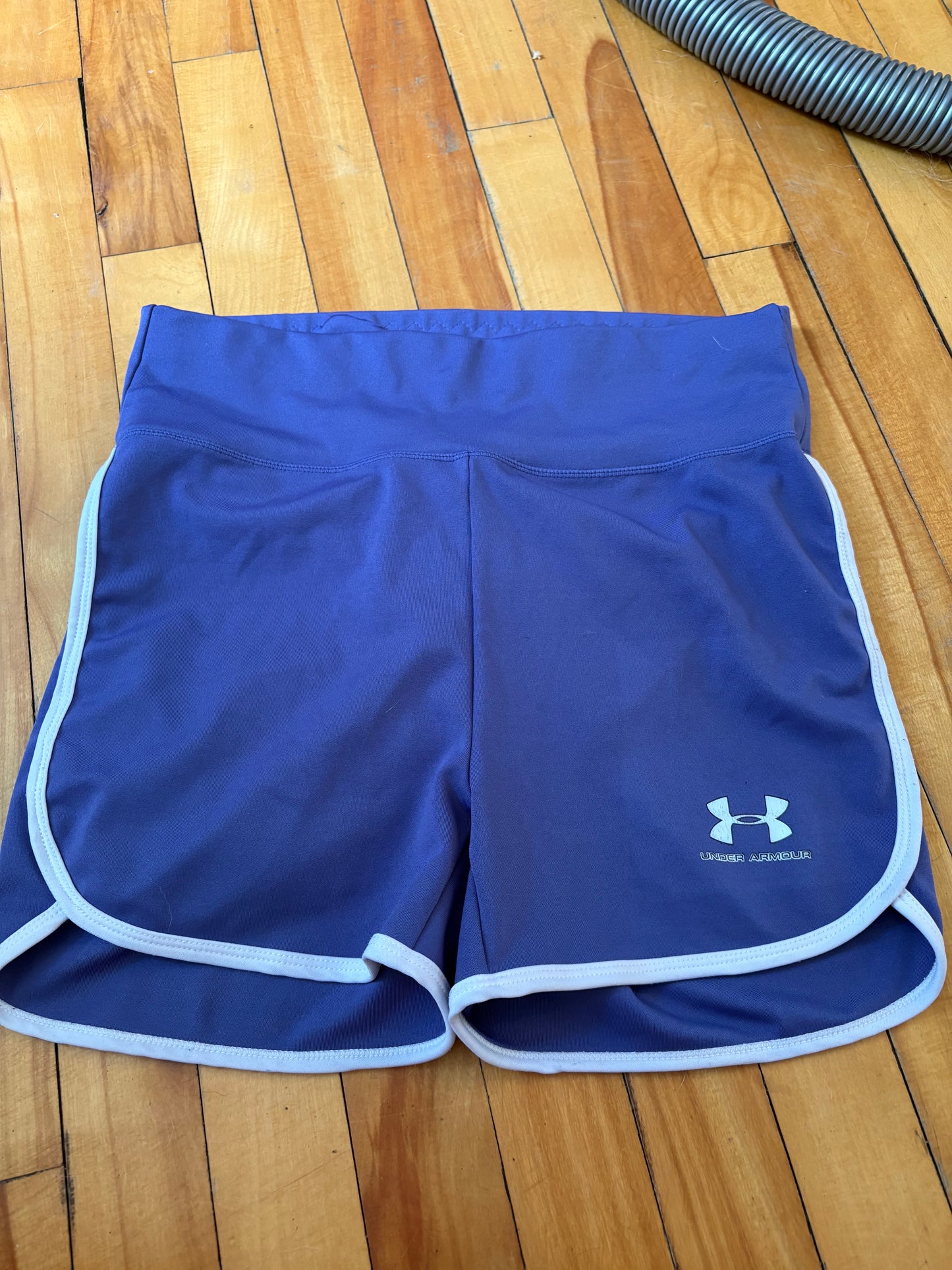 Short Xl avec collant under armour (cmb)