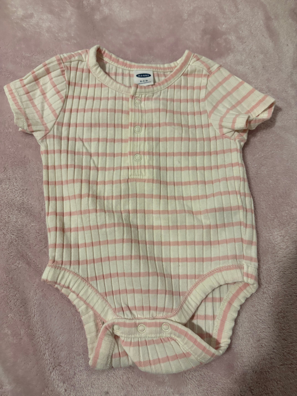 Cache-couche old navy 0-3 mois état neuf