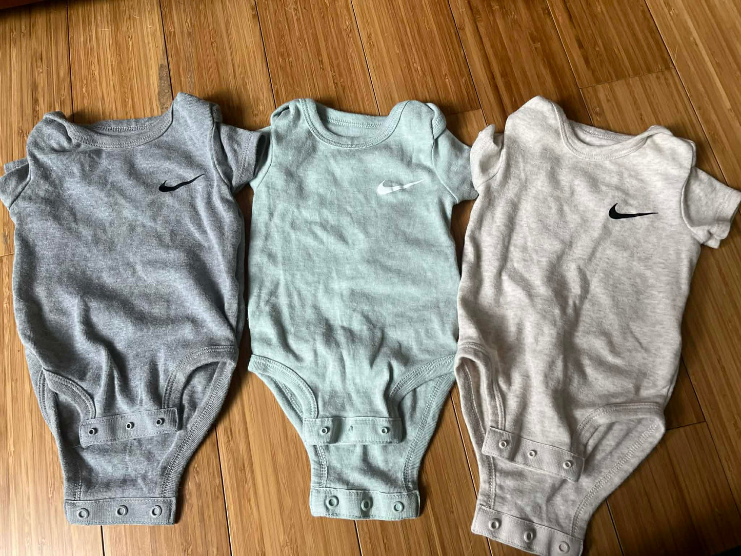Ensemble trois cache-couche nike 9 mois(consignationmb)