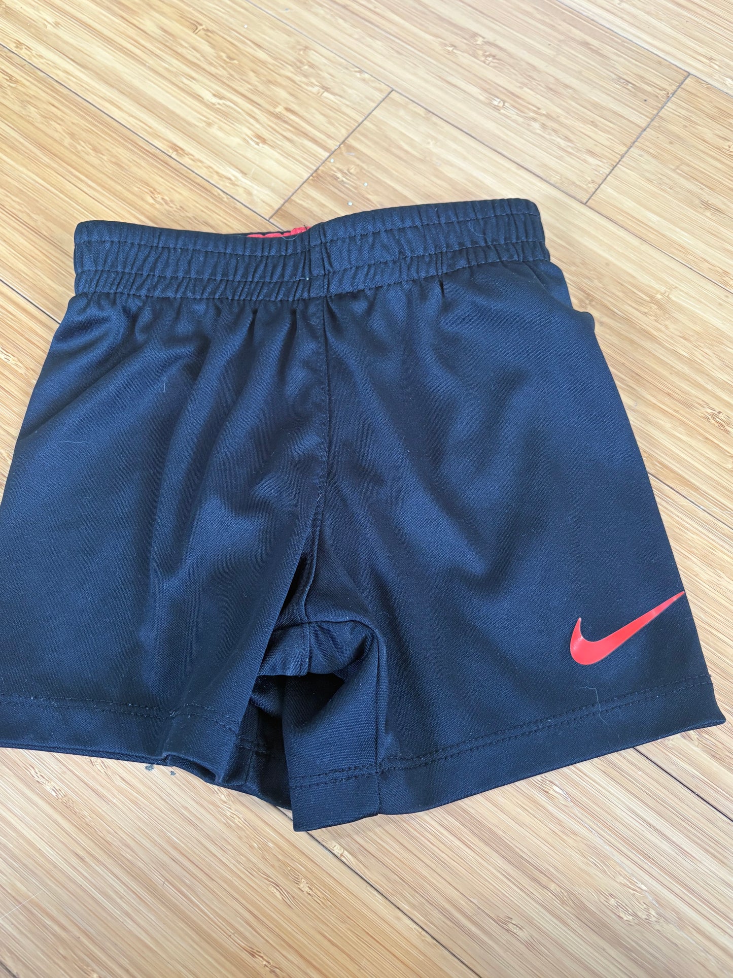 Short Nike 18 mois (cmb)