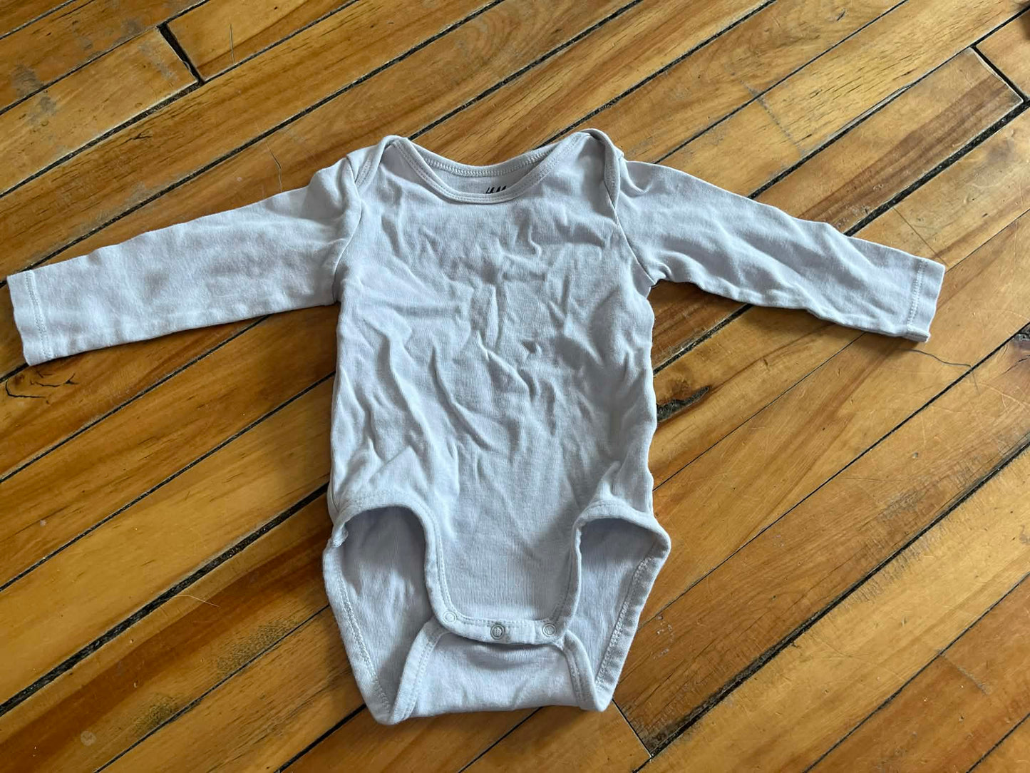 Cache-couche 6-9 mois h&m état neuf