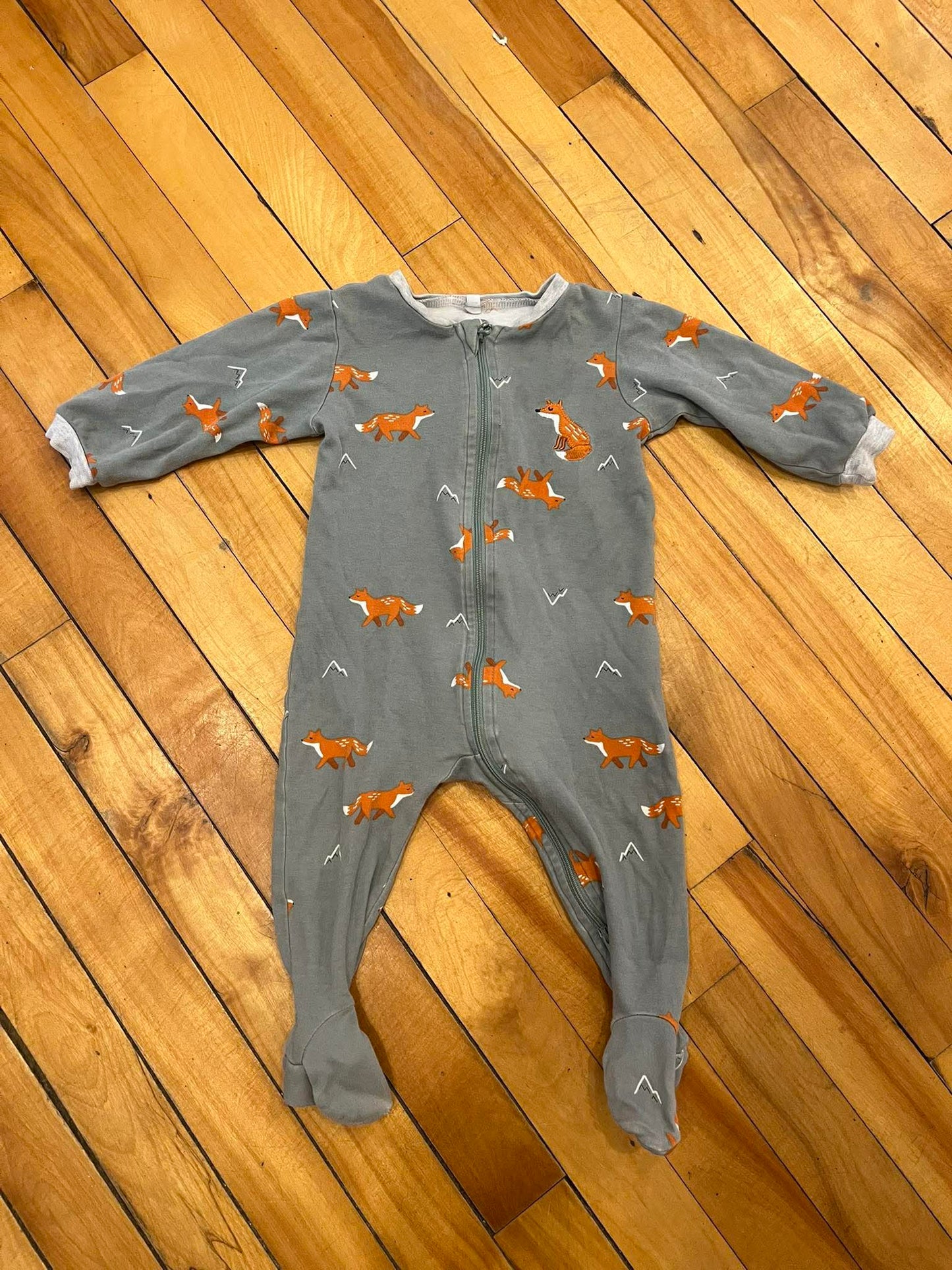 Pyjama 🦊pekkle 9 mois(consignmb)
