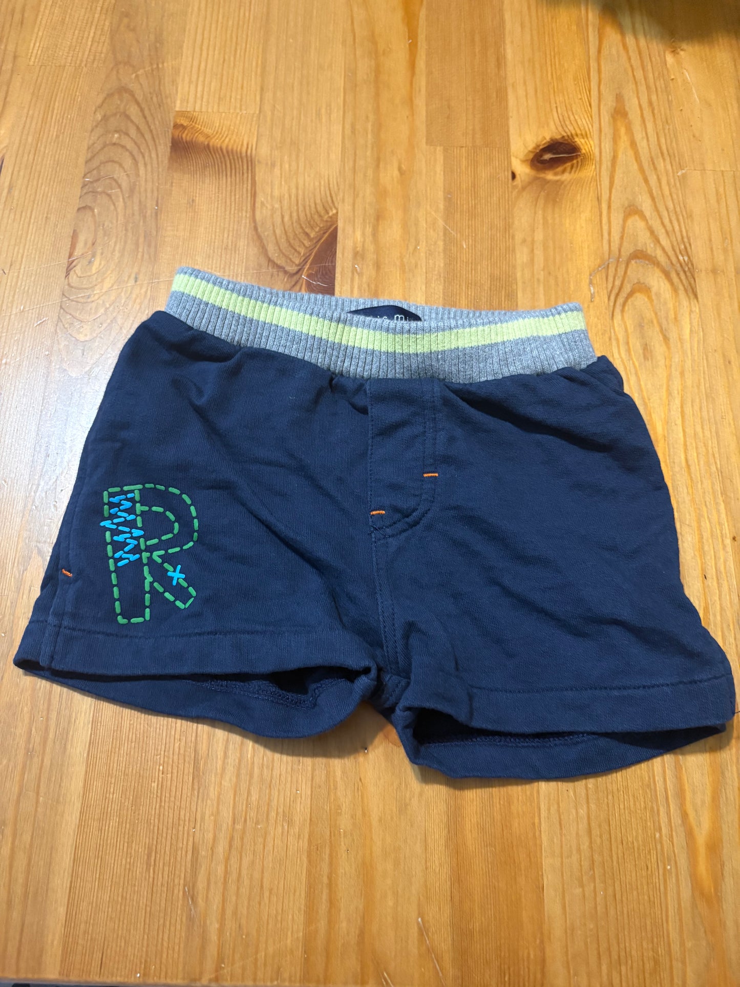 Short souris mini 12 mois état neuf