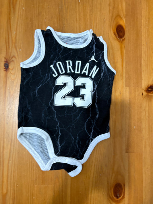 Cache-couche jordan 6-12 mois