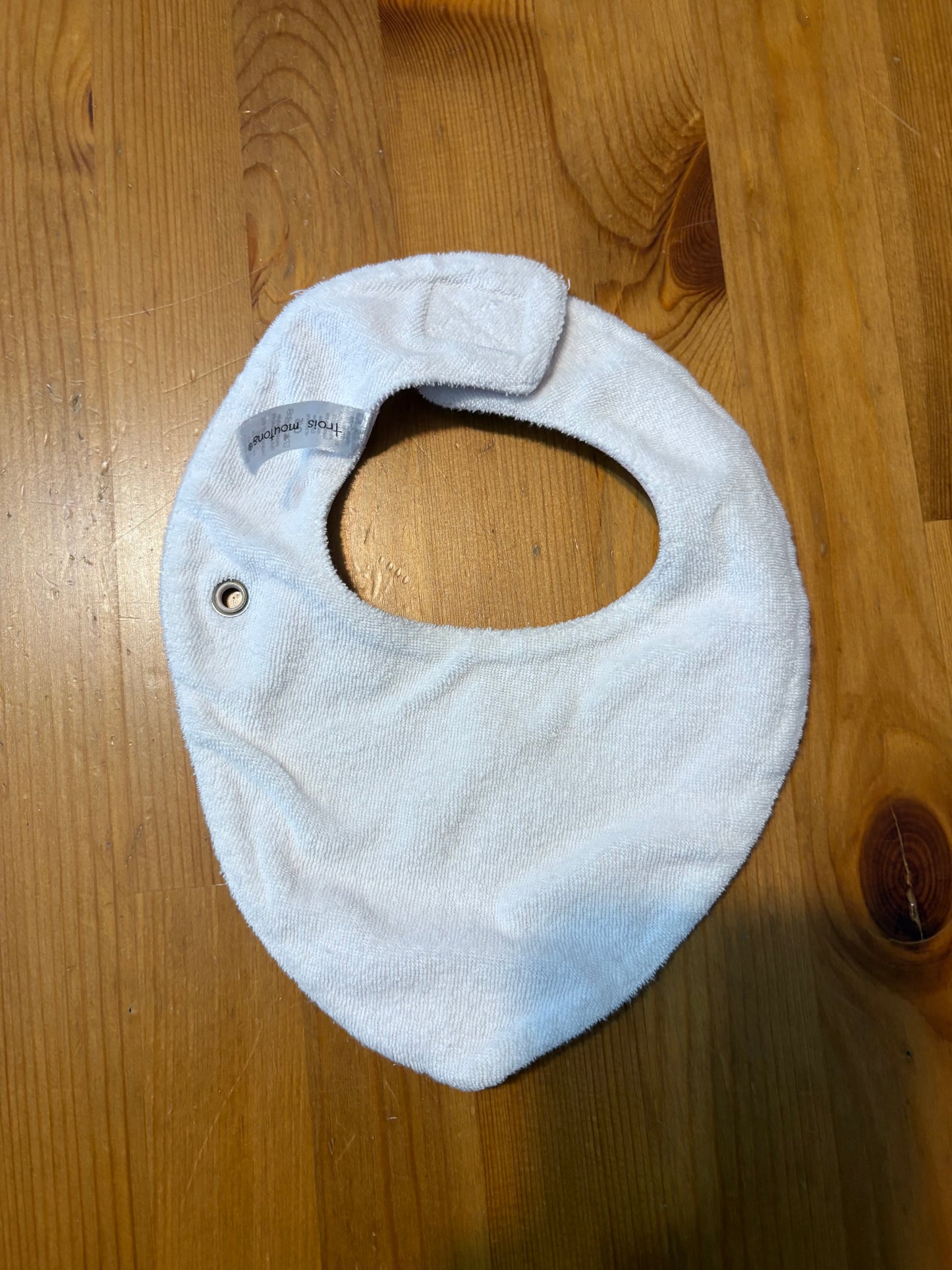 Bavoir trois moutons o/s