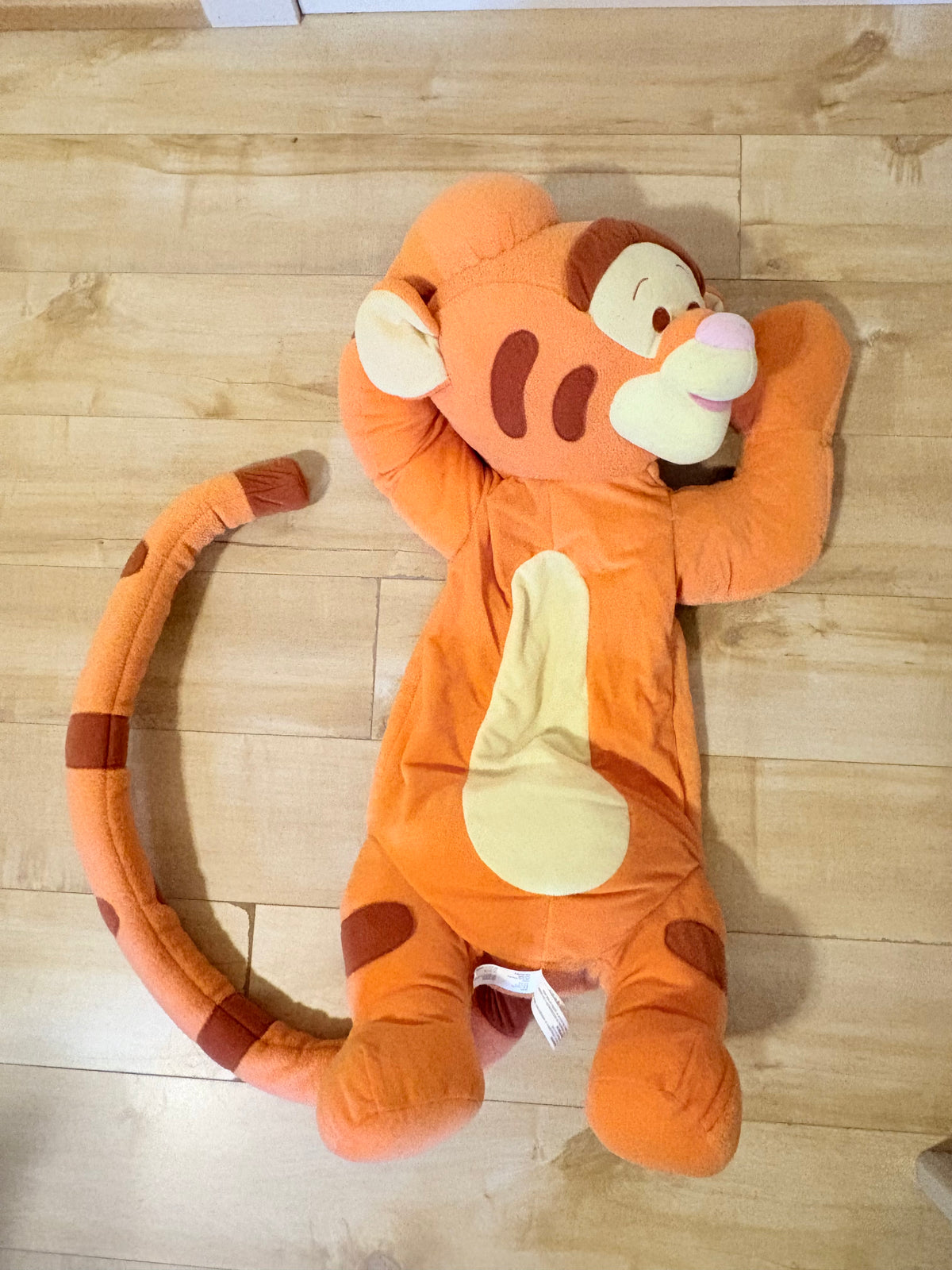 Énorme peluche tigrou disney mesure environ 1 mètre (fraîchement lavé)