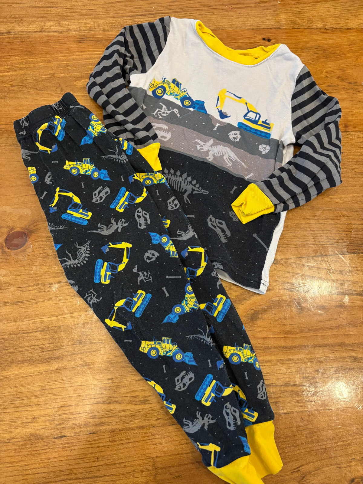 Ensemble pyjama Kirkland 5T (cmb)