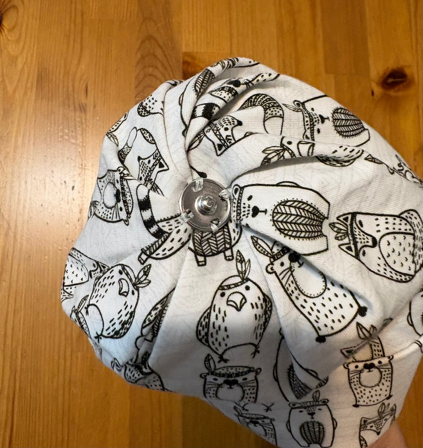 Bonnet 12-24 mois fait au Québec ( snap pour pompon)