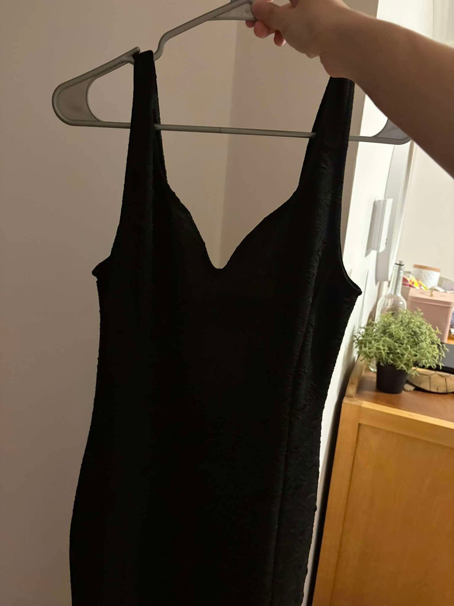 robe longue noir, taille, large ouverte au dos, tissu, incroyablement doux et soyeux