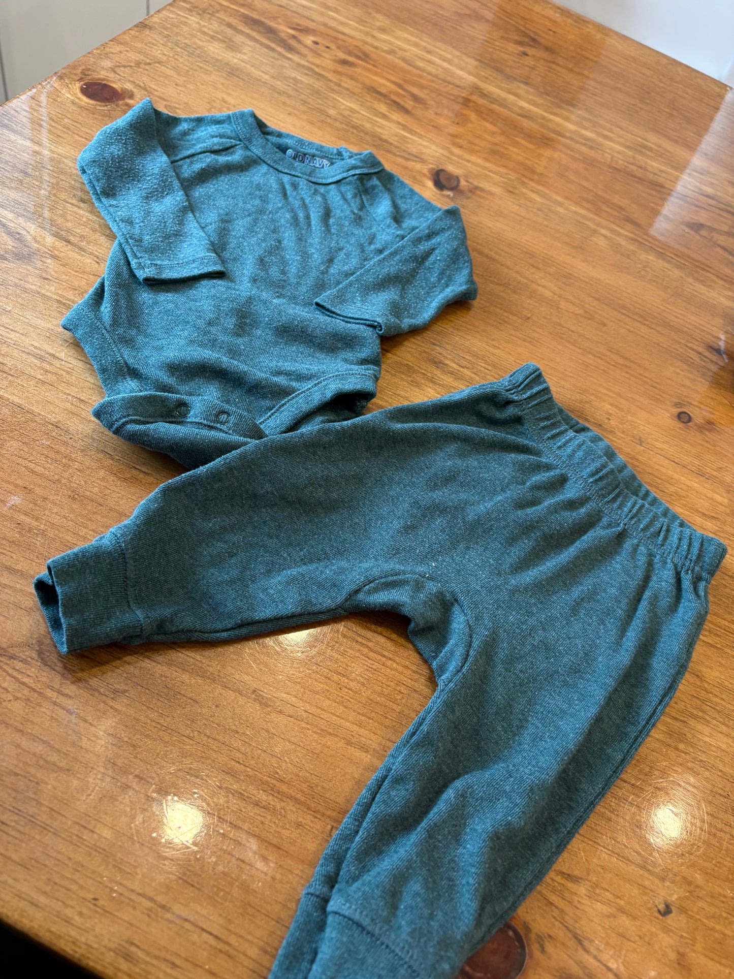 Ensemble Old navy 3-6 mois