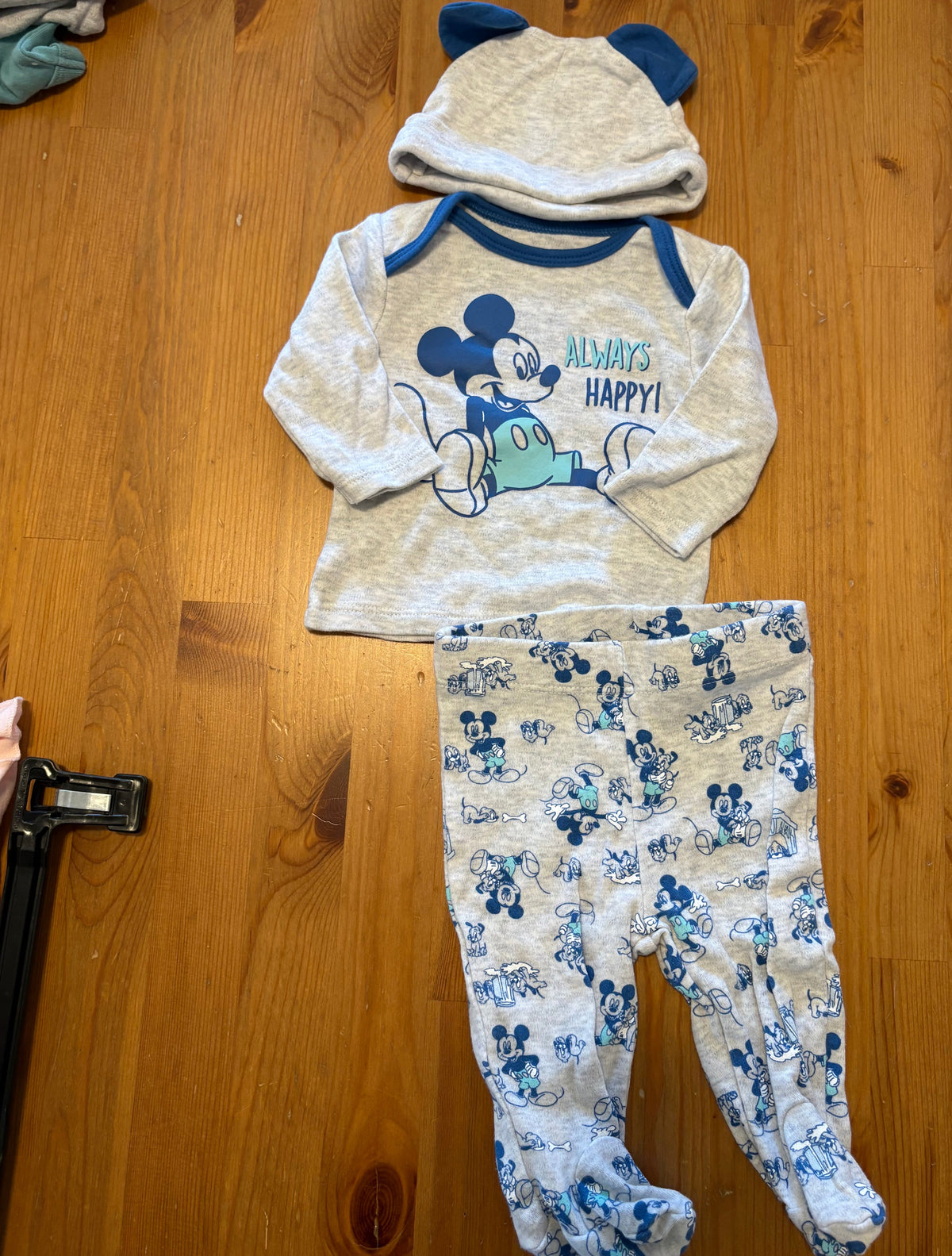 Ensemble disney 0-3 mois état neuf