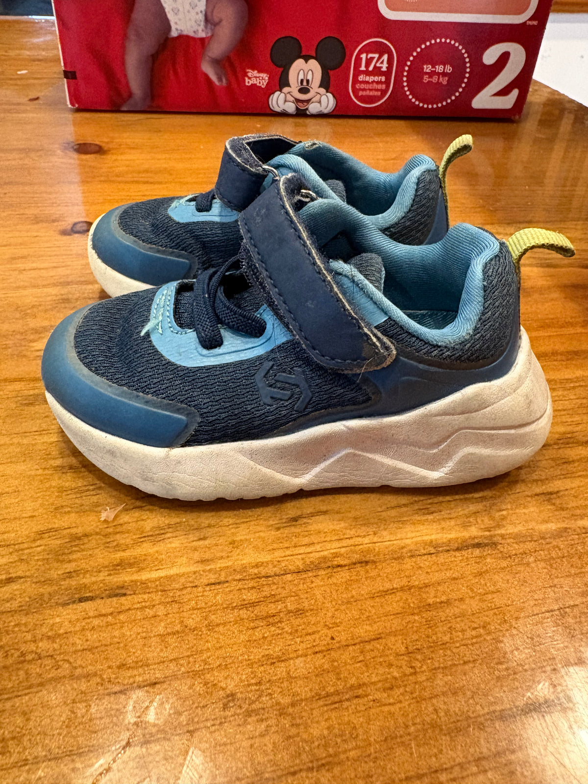 Chaussure grandeur 5 toddler (cmb)