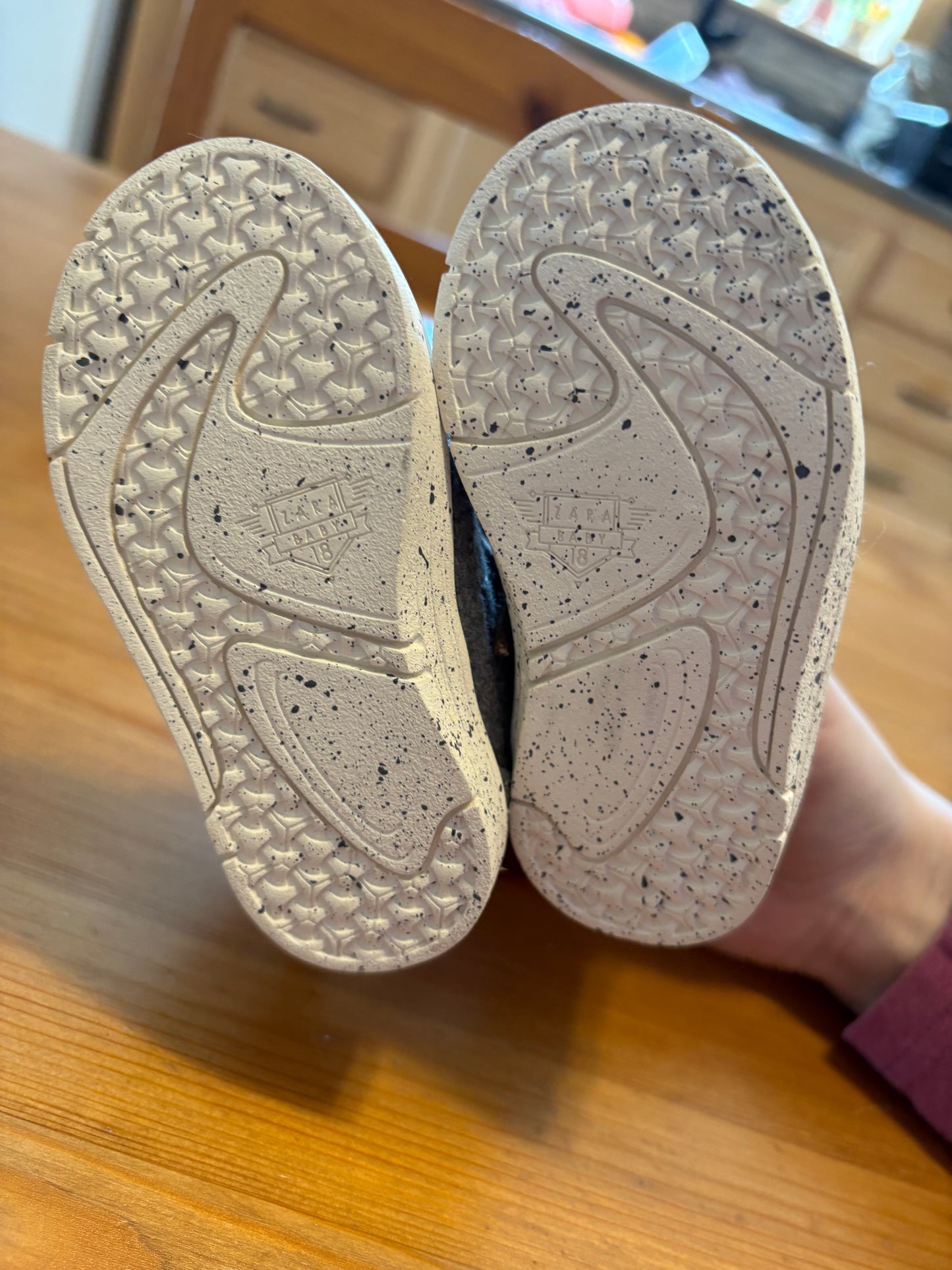 Botine Zara baby taille 18 état neuf!