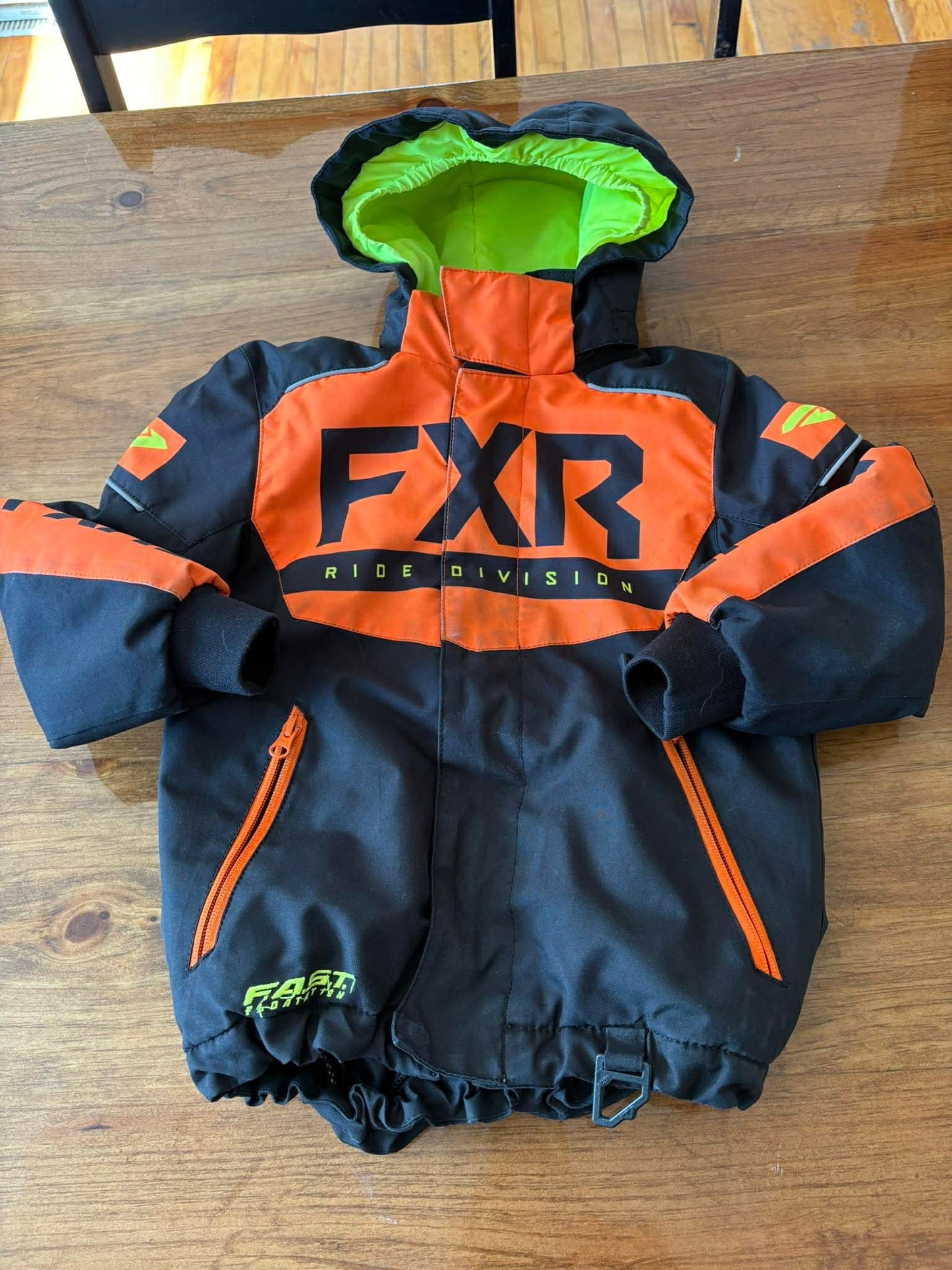 manteau fxr 4 ans (cmb) état neuf