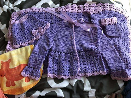 Ensemble baby merino bonnet, veste, pantouffle, couverture