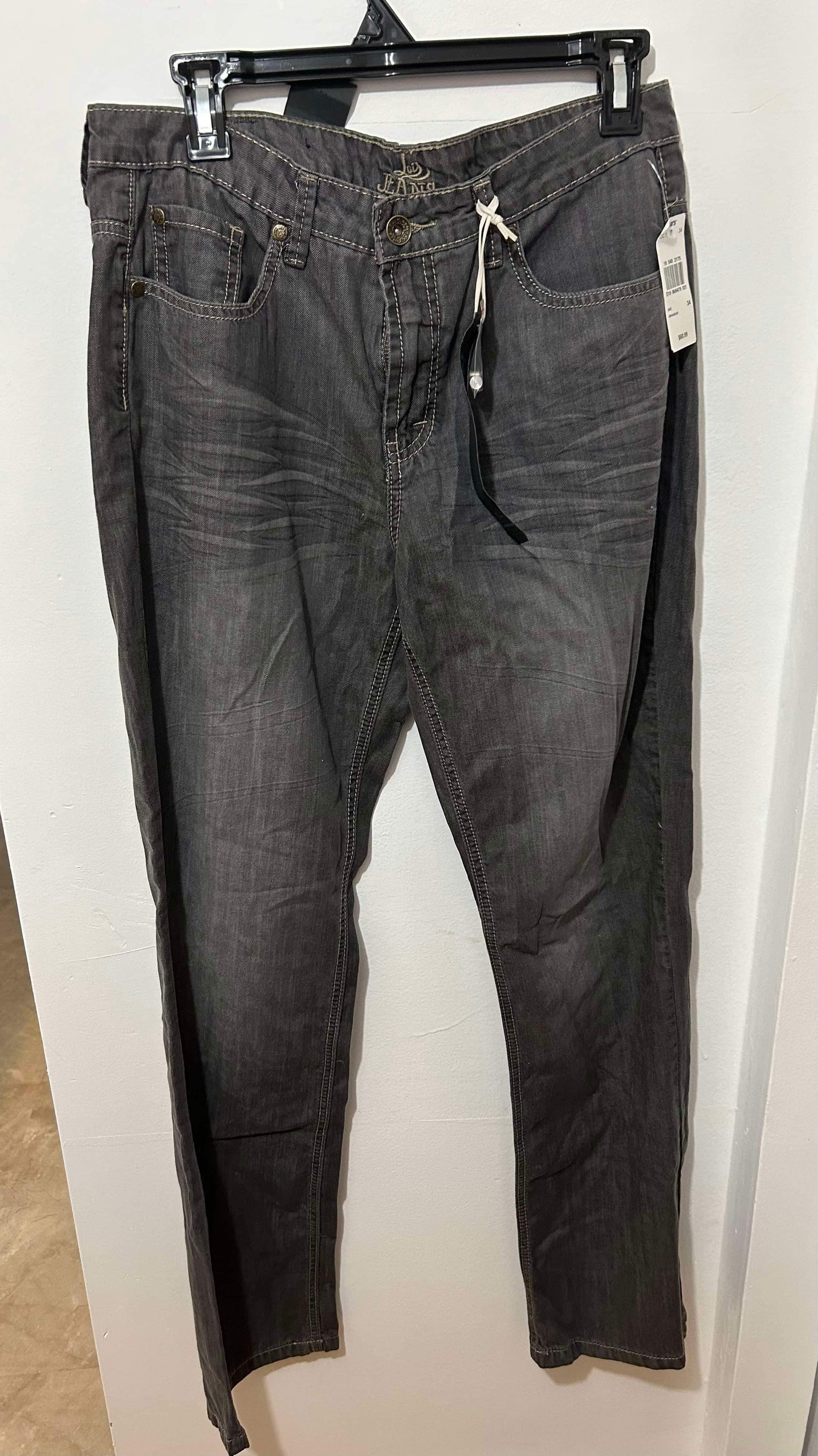 Jeans neuf avec étiquette gr 34 valeur 69.99$ 🤯