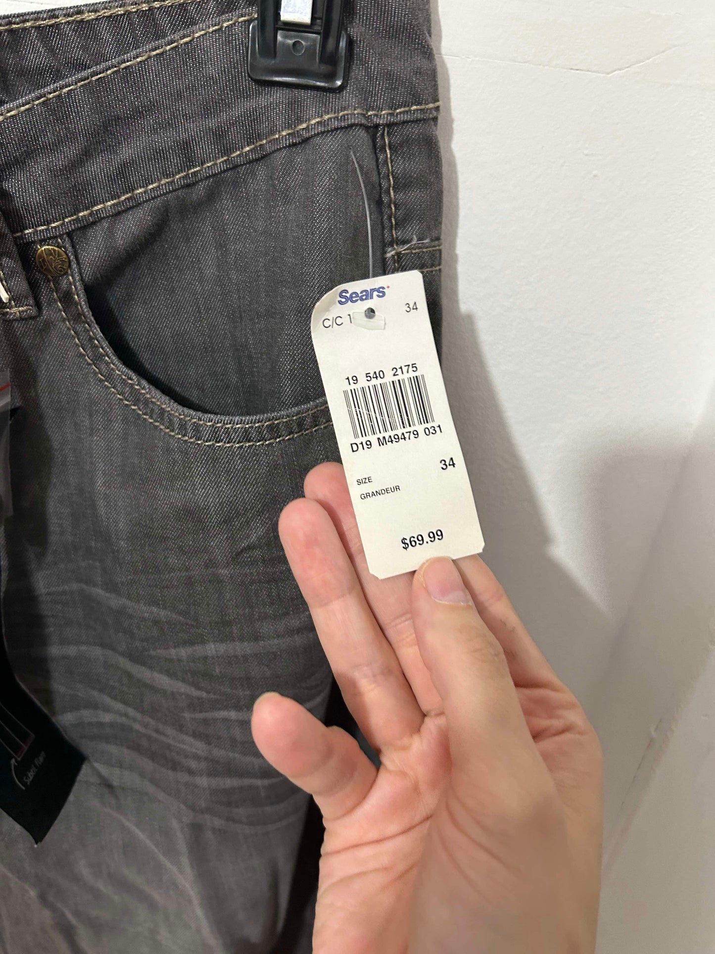 Jeans neuf avec étiquette gr 34 valeur 69.99$ 🤯