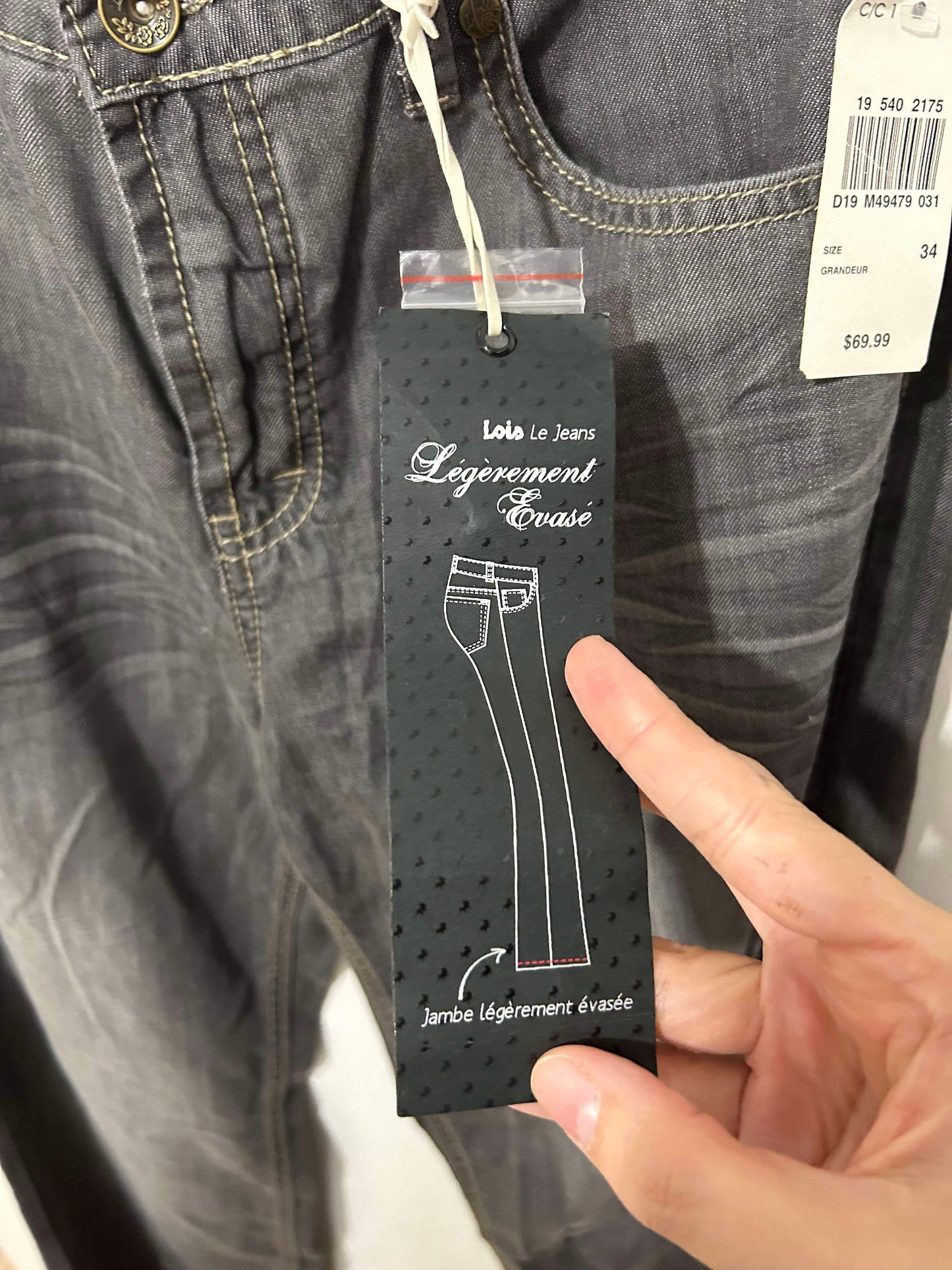 Jeans neuf avec étiquette gr 34 valeur 69.99$ 🤯